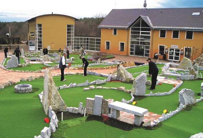 3b272c_adventure golf1-.jpg_720x480_f_.jpeg